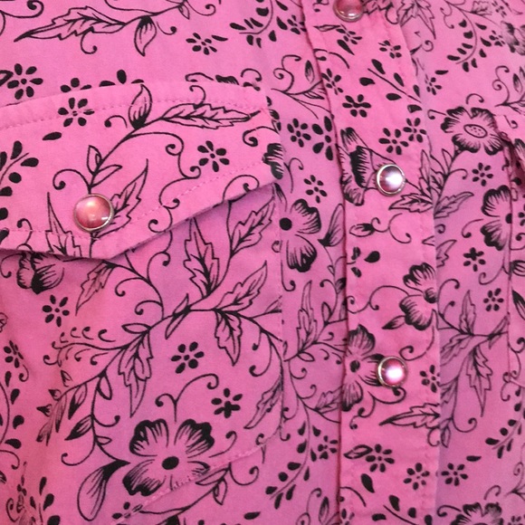 Women’s medium Cow Girl pink western shirt - Picture 3 of 5